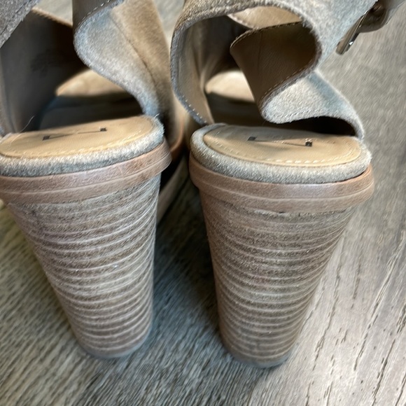 Marc Fisher Vashi Ankle Strap Sandals with Chunky Stacked Heel, size 8 - Picture 5 of 10